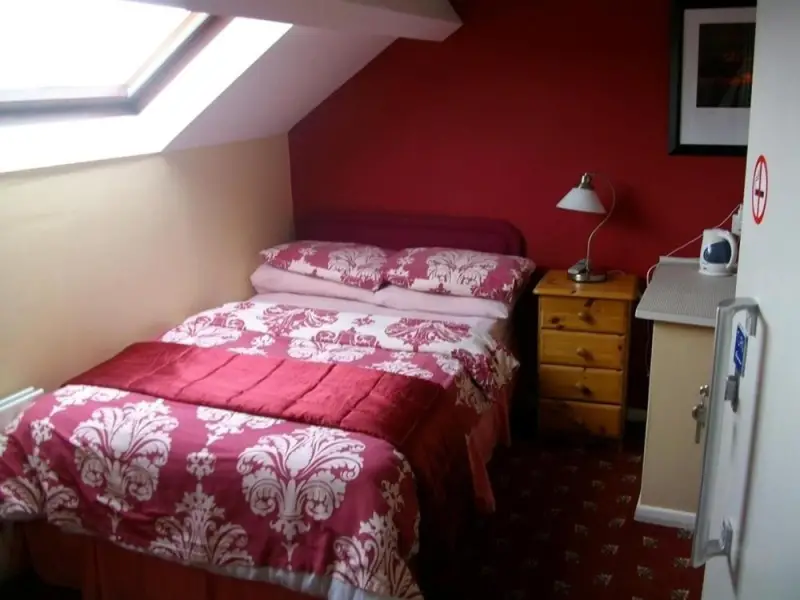 Single Room with Shared Bathroom